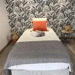 Aux Portes Du Marche Nyaraló *