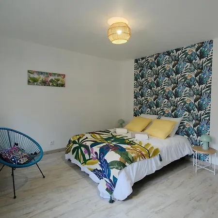 Aux Portes Du Marche Holiday home *