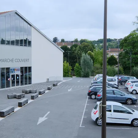 Aux Portes Du Marche *