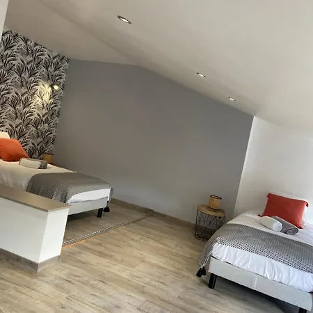 Aux Portes Du Marche Holiday home *