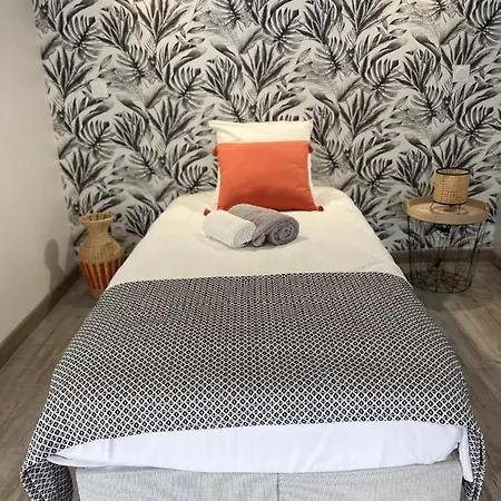 Aux Portes Du Marche Nyaraló *